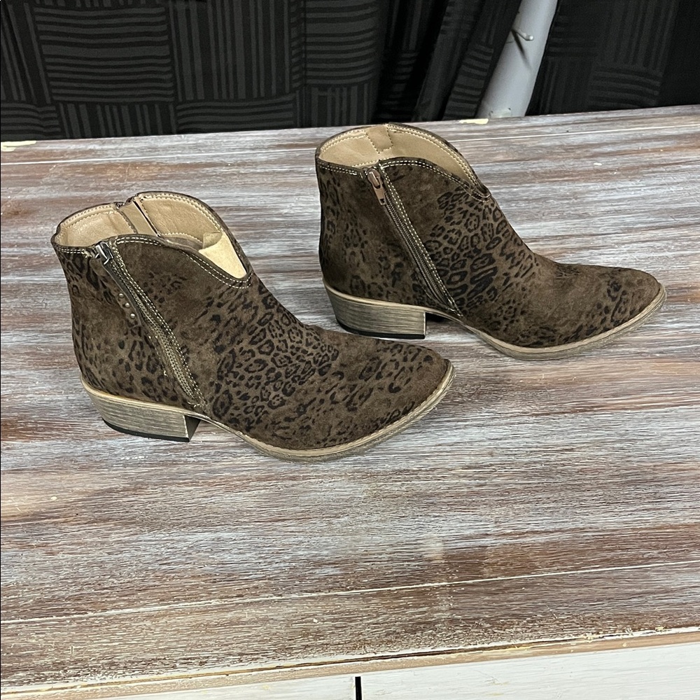 Very G Brown Leopard Ankle Booties